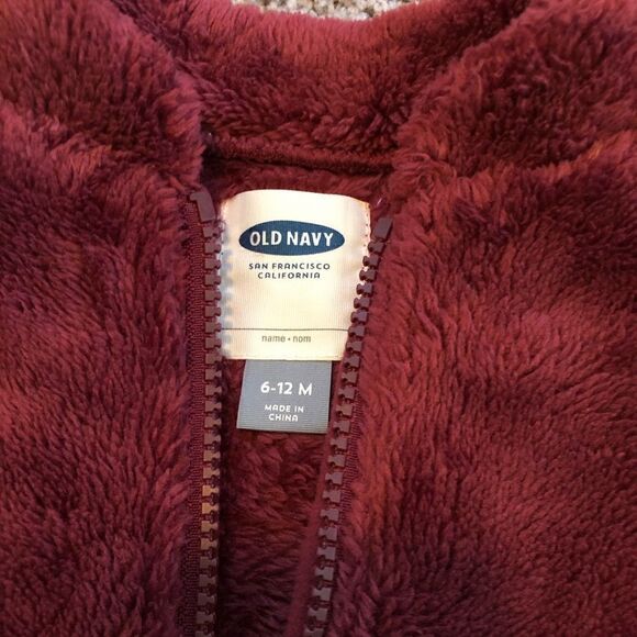 Old Navy maroon fluffy vest 6-12mon - Picture 2 of 2